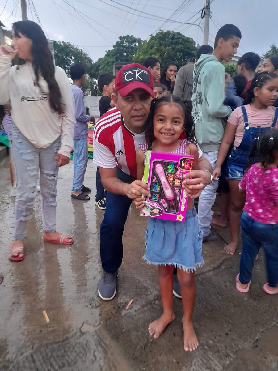 JairfalsS's tweet photo. Gracias a DIOS, se realizó la celebración del día del niño,  fueron más de 1000 niños que nos acompañaron barrios la pradera, los olivos 1 etapa y sectores aledaños, brindamos inflables, brinca brinca, show, refrigerios, meriendas, rifas y muchas sorpres @rachidcorrea @zabaraing https://t.co/Oba8vII5D9