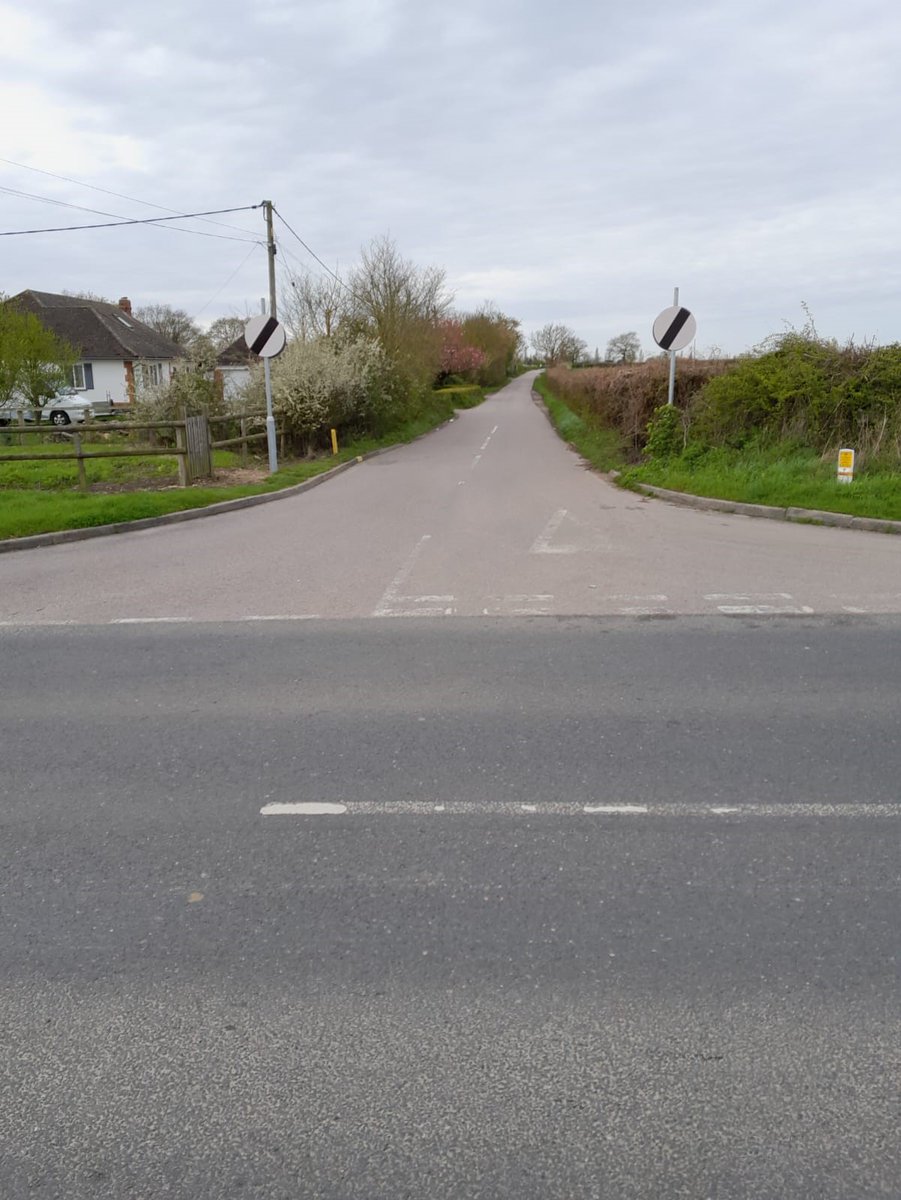 essexhighways's tweet image. ⚠️ Advance notice that  Ferry Road in #BurnhamOnCrouch will be closed 24 hrs a day from Tuesday 9 May until early June as part of Burnham Waters development. Please take additional care.

ow.ly/blV550O7Rqr
 ow.ly/KQaa50O7Rqq