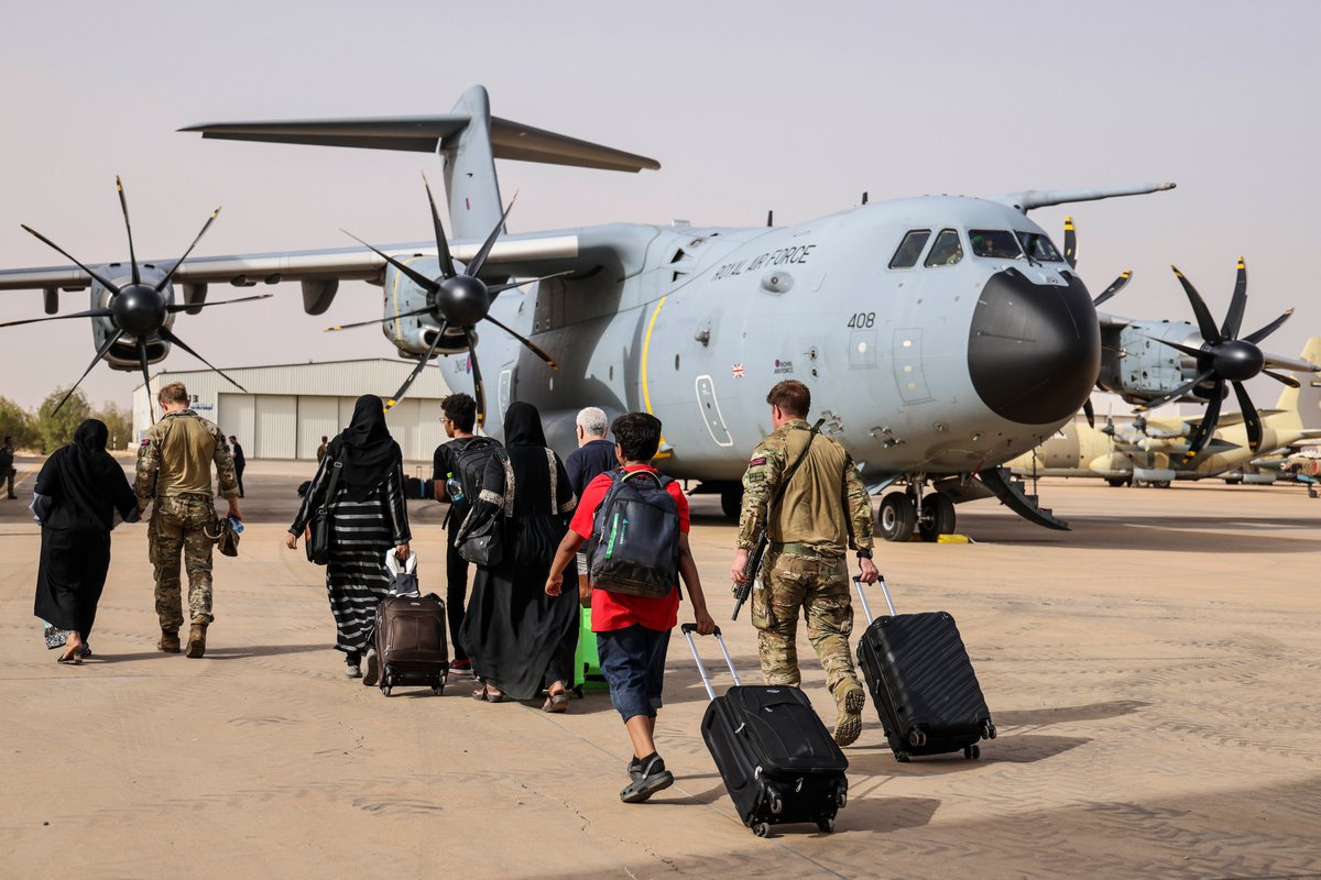 AirMobilityRAF's tweet photo. .@RoyalAirForce aircraft, including C-17 Globemaster, A400M Atlas, and C-130J Hercules, based at RAF Brize Norton,  have played a key role in carrying out the evacuation operation of British citizens from Sudan.

Full story: https://t.co/5ehgCHSbFS https://t.co/lHgUbb3TEs