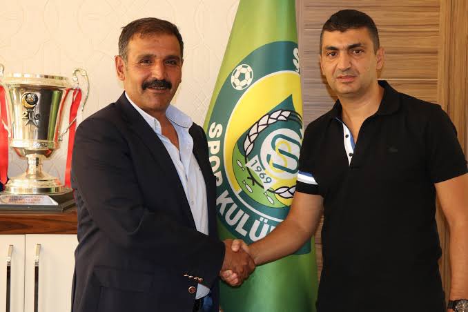 spormaxtv's tweet photo. 2.Lig ekiplerinden Şanlıurfaspor, teknik direktör Serdar Bozkurt ile yolları ayrıldı. https://t.co/s81O0pyEAV
