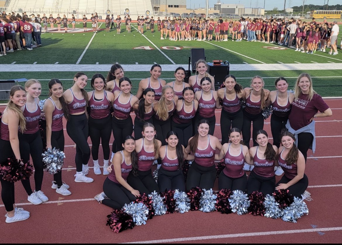 Pack Night! These girls rocked their performances while celebrating all our school’s extracurricular successes!🐺