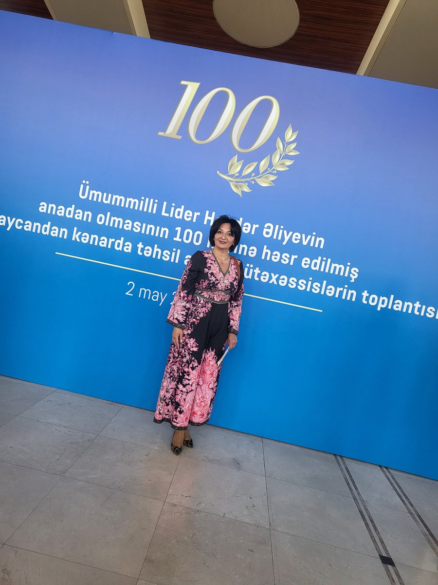 SamayaMammadova's tweet photo. Ümumilli Lider Heydər Əliyevin anadan olmasının 100 illiyinə həsr edilmiş "Azərbaycandan kənarda təhsil almış mütəxəssislərin toplantısı". #education #abroad #governmentprogramme #media #PublicRelations https://t.co/wtKeC8HovF