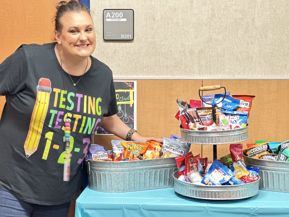 McClureSubTeach's tweet photo. Hey @McClureMarshals Donut stress this STAAR test! YOU GOT THIS! #resourcecrew #mcclure #STAAR #mymisd #misdliveskind https://t.co/Kzjbem9SFb