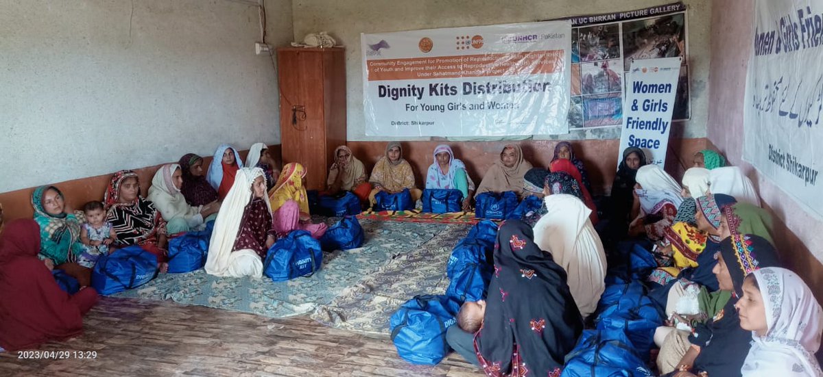 SRSO_Official's tweet photo. #SRSO in partnership with #RSPN under #UNFPA & #UNCHR supported Gender Based Violence Mitigation Project conducted awareness session abt #GBV & #HealthHygiene & distributed 35 #Dignitykits in Women & Girls Friendly Space at vilg Morani UC dist.Shikarpur. https://t.co/GiOdFgJOkL