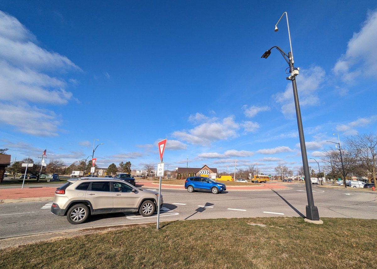 UMichCCAT's tweet photo. Dr. Henry Liu has developed the world's first statistically realistic simulation of our driving environment using one of the most crash-prone intersections in the State of Michigan. 

Learn more: https://t.co/UyqzMFYUhE
#ccatResearch https://t.co/YvW56prtHB