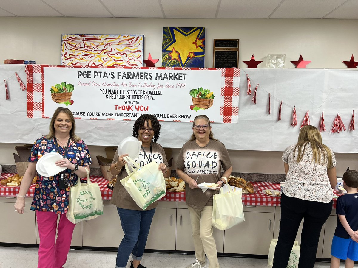 Today at the PGE staff appreciation farmer’s market…fresh fruits and veggies and bagels for breakfast!  Thank you staff, PTA, and CCEA.#pgestarstudents@citrusschools