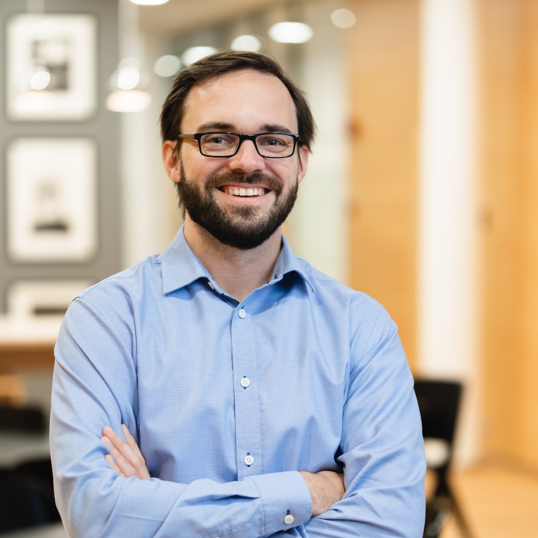 .<a href="/OlliViljanen/">Olli Viljanen</a> rakentaa #KestävääTyöelämää hankkeessa keinoja ja konsepteja työkykyjohtamisen osaamisen kehittämiseen. Esihenkilöiden ohella Ollin projektissa tarkastellaan myös työyhteisöjen työkykyjohtamisen osaamista.
📲 keva.fi/uutiset-ja-art…

#YhteiselläHankematkalla