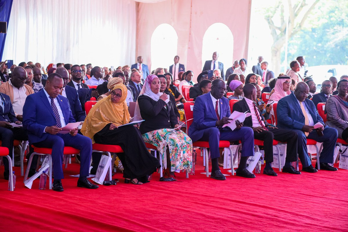 IOM_Uganda's tweet photo. Happening now: Launch of the " #StateofMigration in East &amp; Horn of Africa Report"  by Kenya President @WilliamsRuto in Nairobi.
Uganda Gov't delegation includes @OPMUganda Minister @eng_onek ,  &amp; @UgandaMFAState Minister @okelloryem . 
 @IOMRONairobi @AbdikerM  @SanusiTejan https://t.co/35PZVSochd