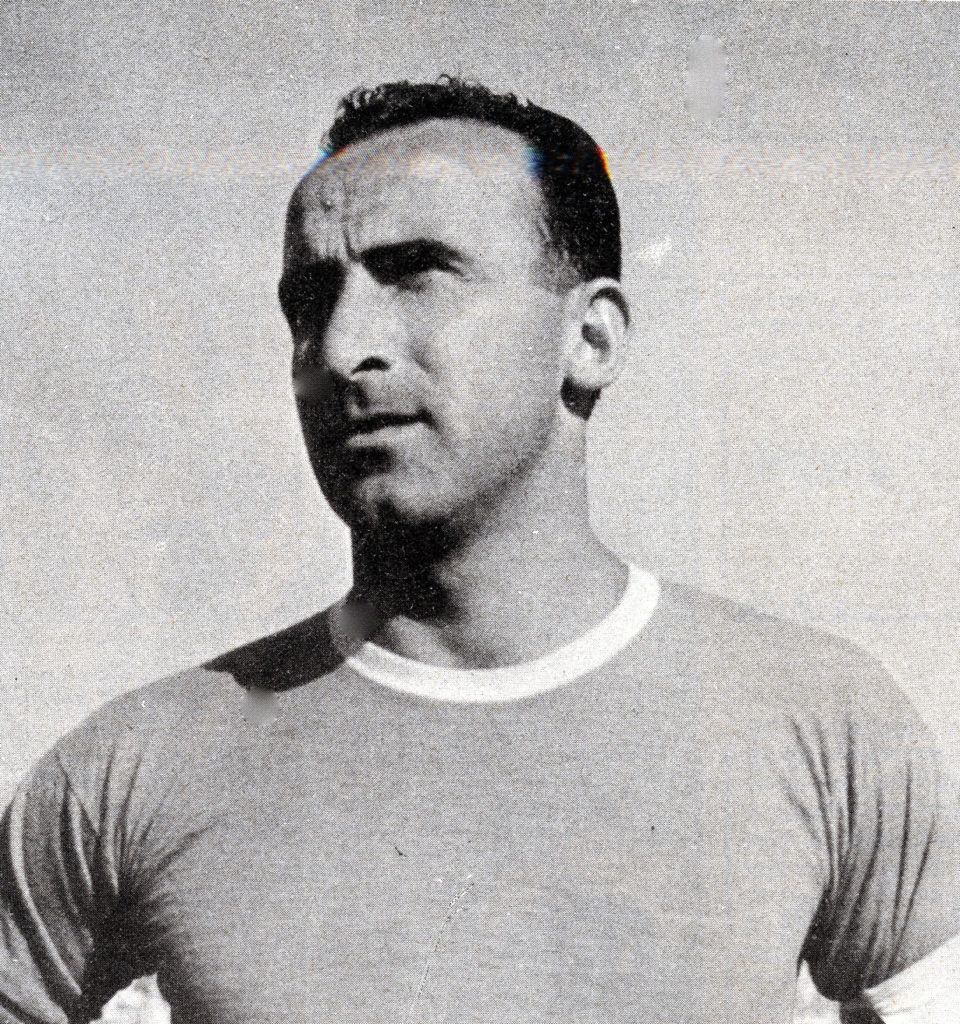 rivistalaroma's tweet photo. Era il 2 maggio del 1937 e sul campo di Testaccio aveva inizio una delle più gloriose pagine della nostra storia...
#2maggio #amadei #ASRoma #debutto
https://t.co/Svmm8mBUdZ https://t.co/qXmi7Hzb5E