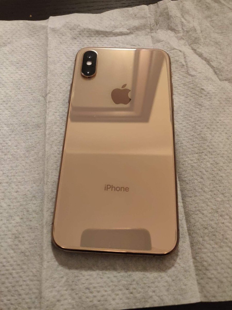 thetech_wiz's tweet photo. The phone I miss so dearly ❤️
( the gold finish was probably the best on an iPhone )
Show me your most missed smartphone !
#Nostalgia #smartphones #iPhone https://t.co/z3npudVzXx