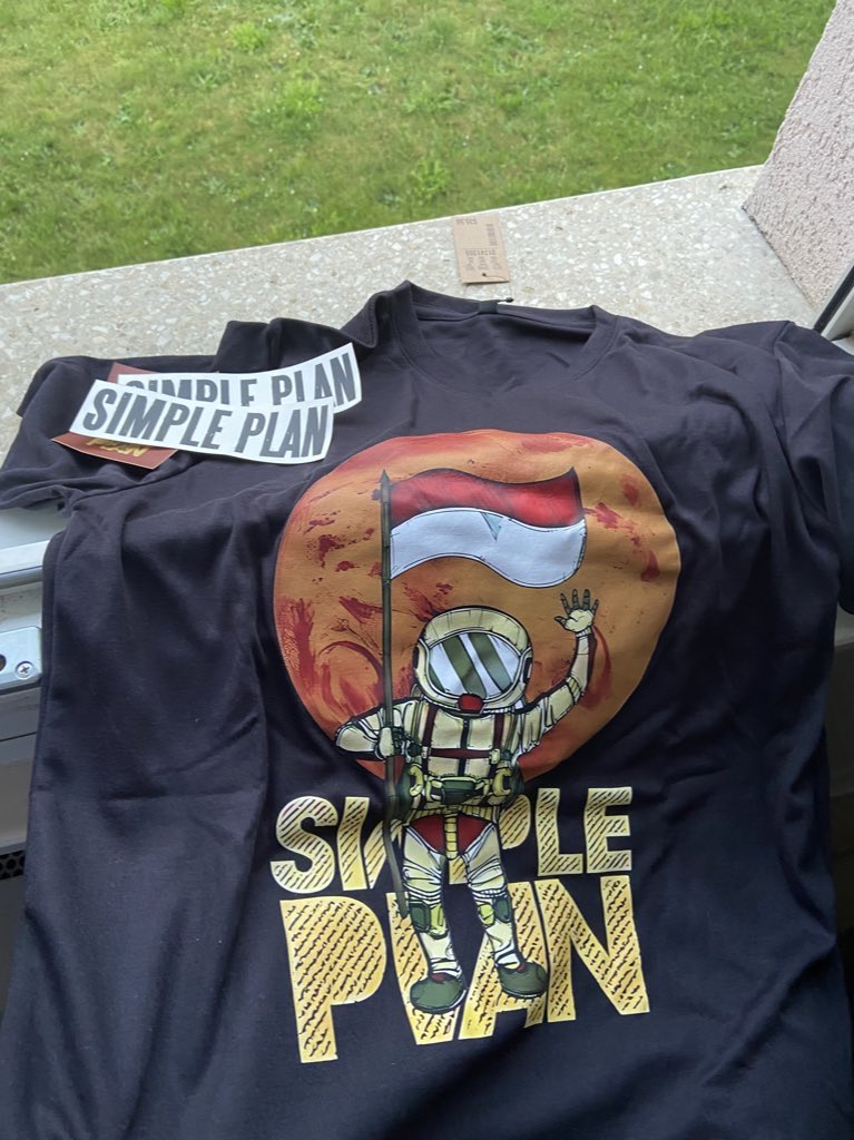 cherizka's tweet image. @SimplePlanID paketnya udah sampai, thankyou