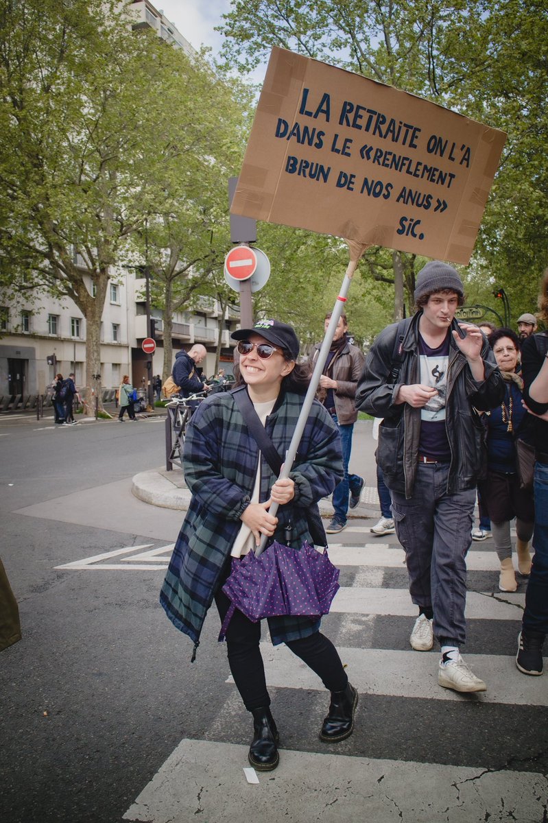 ForetFantome's tweet photo. [paris] 1er Mai 2023_Journee internationale des travailleurs ✊
—
#cgt
#giletsjaunes
#1ermai
#1ermai2023
#reformedesretraites
#photojournalisme
#litterature #france #fetedutravail #photographiedocumentaire #macron #protest #FranceLabourDay #Brunolemaire https://t.co/STKP3dWlWK