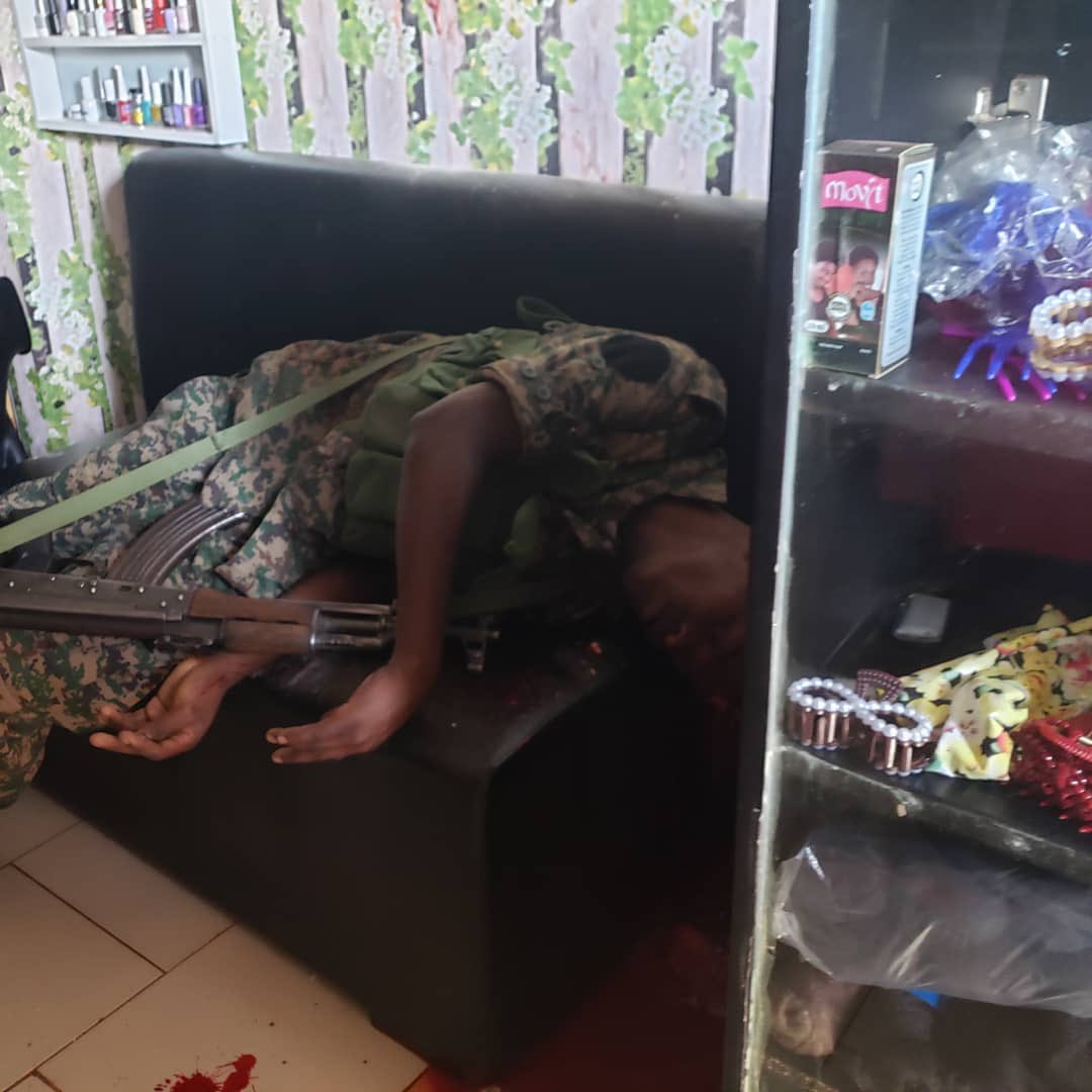 I've worked 4 state minister 4 over a year! 

Ever since I was deployed, I've never been paid, 

My wife is in hospital,children were chased from school. 

Don't have any child at school, 

No food 4 me,only consume fried cassava morning,pack some 4 lunch,
Final words Body guard