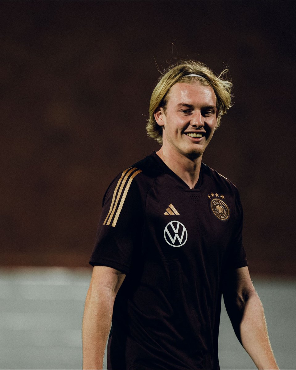 DFB_Team's tweet photo. 2️⃣7️⃣ Happy Birthday, Julian Brandt! 🎉

#HappyBirthday #Brandt #DFBTeam
📸 DFB/Marco Michalzik, Philipp Reinhard https://t.co/wPfJR0JmwW