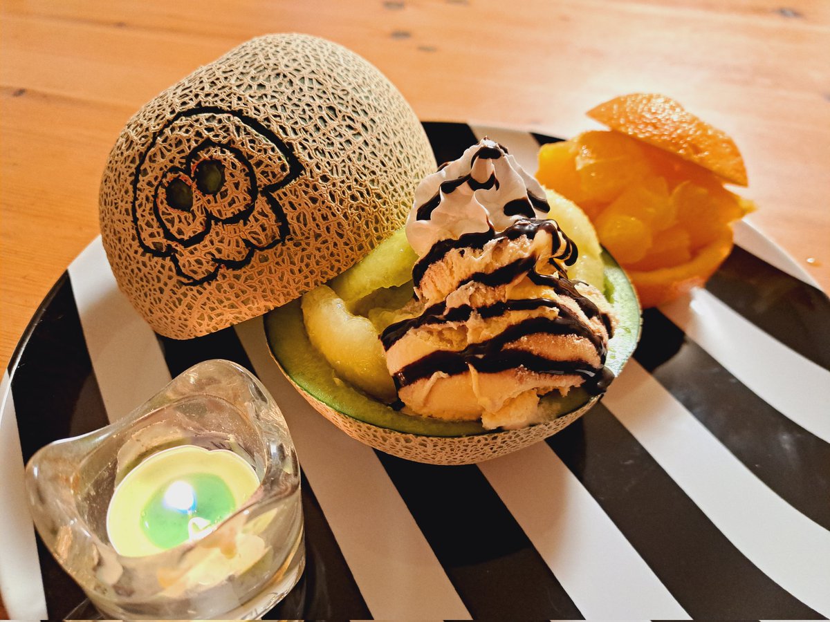 G01KUN's tweet photo. もらったメロンでフルーツカービングに挑戦🍈🦑

#おうちカフェ 
#スプラトゥーン3 https://t.co/fI6vsxb7V7