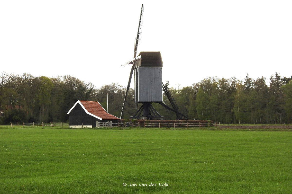 BekiekTwente's tweet photo. De altijd prachtige Wissinks Möl en de tegenovergelegen boerderij met twee bijzonder mooie gevelstenen. #Usselo #Ossel
https://t.co/tJC9Wm9Jbg
#Enschede #Twente #BekiekTwente https://t.co/KKjvI2K2IP