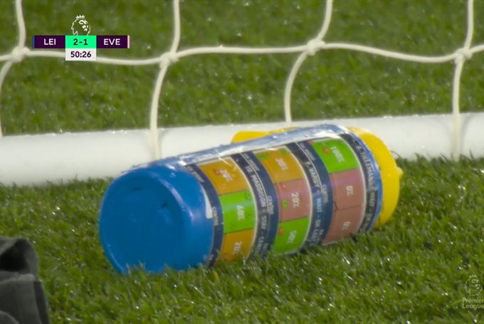WinamaxSport's tweet photo. Les préparateurs des gardiens de Tottenham et de la France ont l'habitude de donner à Hugo Lloris une gourde indiquant les préférences des tireurs de penalty. 

Malheureusement, Lloris n'a jamais eu soif une seule fois durant toute sa carrière. https://t.co/vUWIswDbGs