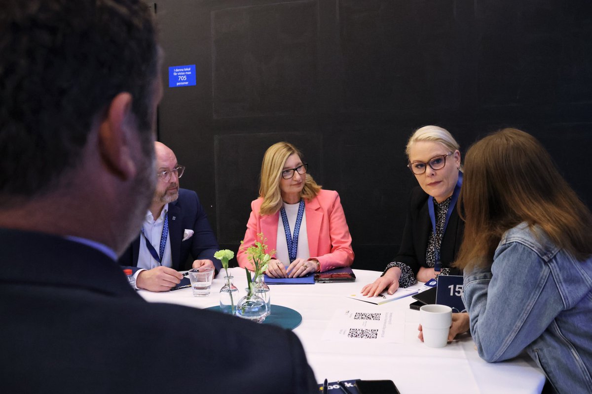 The first session has begun – first up: ‘Envisioning sustainable AI’.

What considerations must be made for #AI systems to be developed in a way that takes environmental, social and economic implications into account? These are the topics for the first discussion.

#EU2023SE