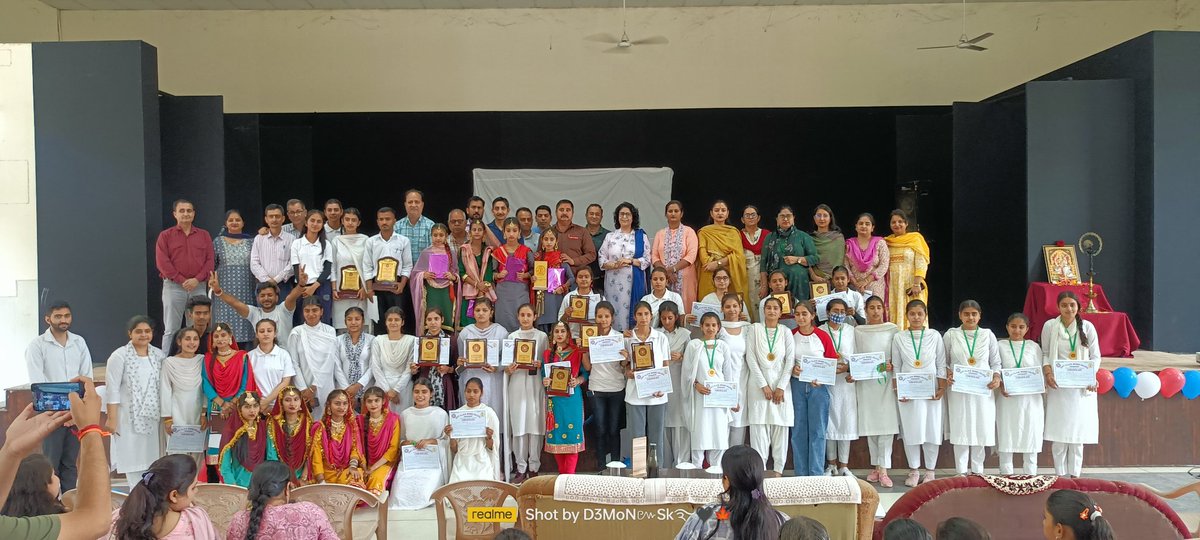 NssunitHgr's tweet photo. Day 7 of NSS Special camp
@_NSSIndia unit of GLDM Degree college Hiranagar concluded the 7 day special camp with a valedictory function at college auditorium https://t.co/vkK1rx94qu