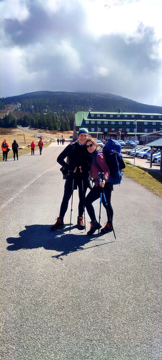 MikolajTomczakX's tweet photo. ⛰️ Špindlerova bouda, Karkonosze.
Cały dobytek na plecach i nocka w schronisku - to jest to!
Na dodatek trafiła nam się na prawdę świetna pogoda, a na trasie zadziwiająco dużo śniegu ❤️
#mountains #NotOnlyCrypto https://t.co/Tl0IhTmcAT