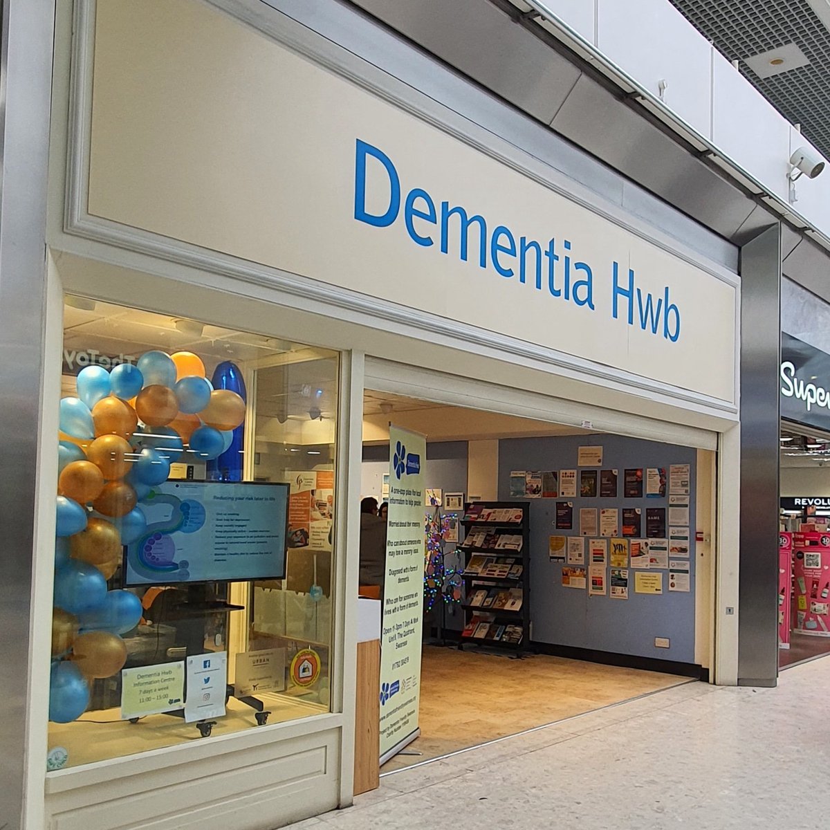 Morning! If you have any questions regarding #dementia and local #dementiasupport the @DementiaHwb is open from 11 - 3 in the @QuadrantSwansea. You can find us near the bus station. If you can't make it into town, give us a call on 01792304519.