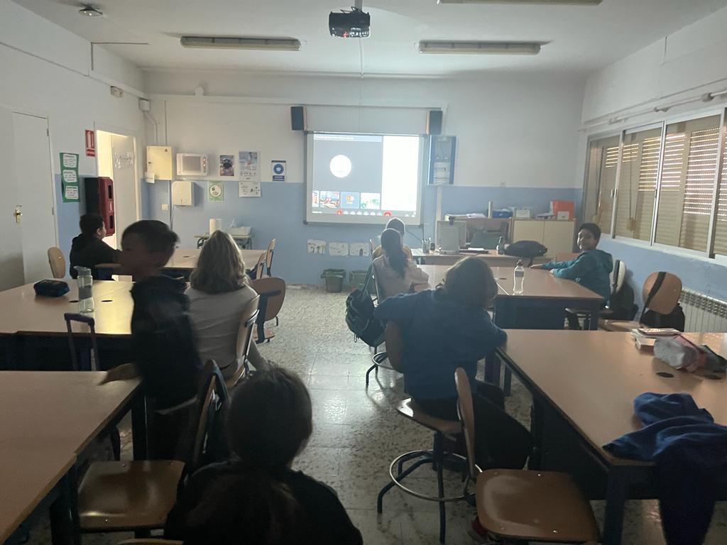 ¡Buenos días! seguimos con nuestros talleres de AJEMATES, con la <a href="/diputacionMLG/">Diputación de Málaga</a>  . 
CEIP Ntra Sra de Monsalud (Alfarnate)
CEIP Miguel Berrocal (Villanueva de Algaidas)
CEIP Ntra Sra del Rosario (Benaoján)
CEIP Francisca Ruiz (Istán)
¡Seguimos haciendo magia con el ajedrez!