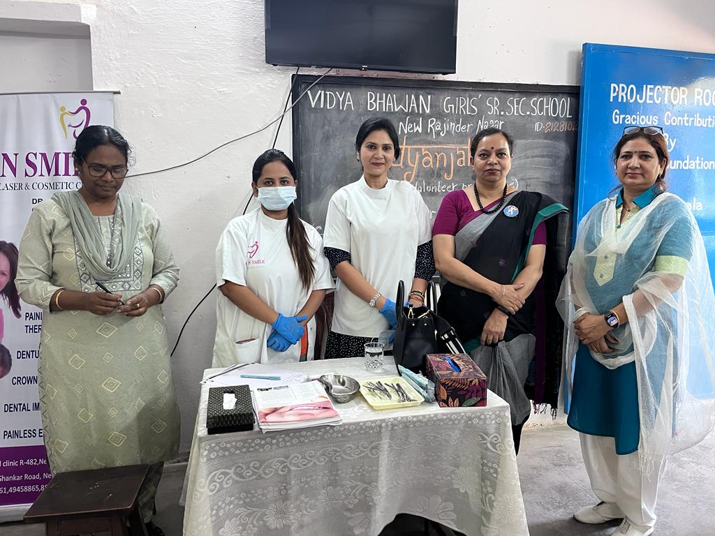 VidyaBhawanGsss's tweet photo. Dr. Khushboo Garg @VidyanjaliDelhi Volunteer and her team conducted a Oral Health Awareness Camp for the Students of Class - IX &amp; X. 
UDISE Code - 07060214902
Distt. Central
Imp. Student - 220
HOS - Deepa Singh
Incharge - Seema Singh
@SCERT2021 @KavitaNarayana6 @DeepaSinghDOE https://t.co/6mcPlGjDEy