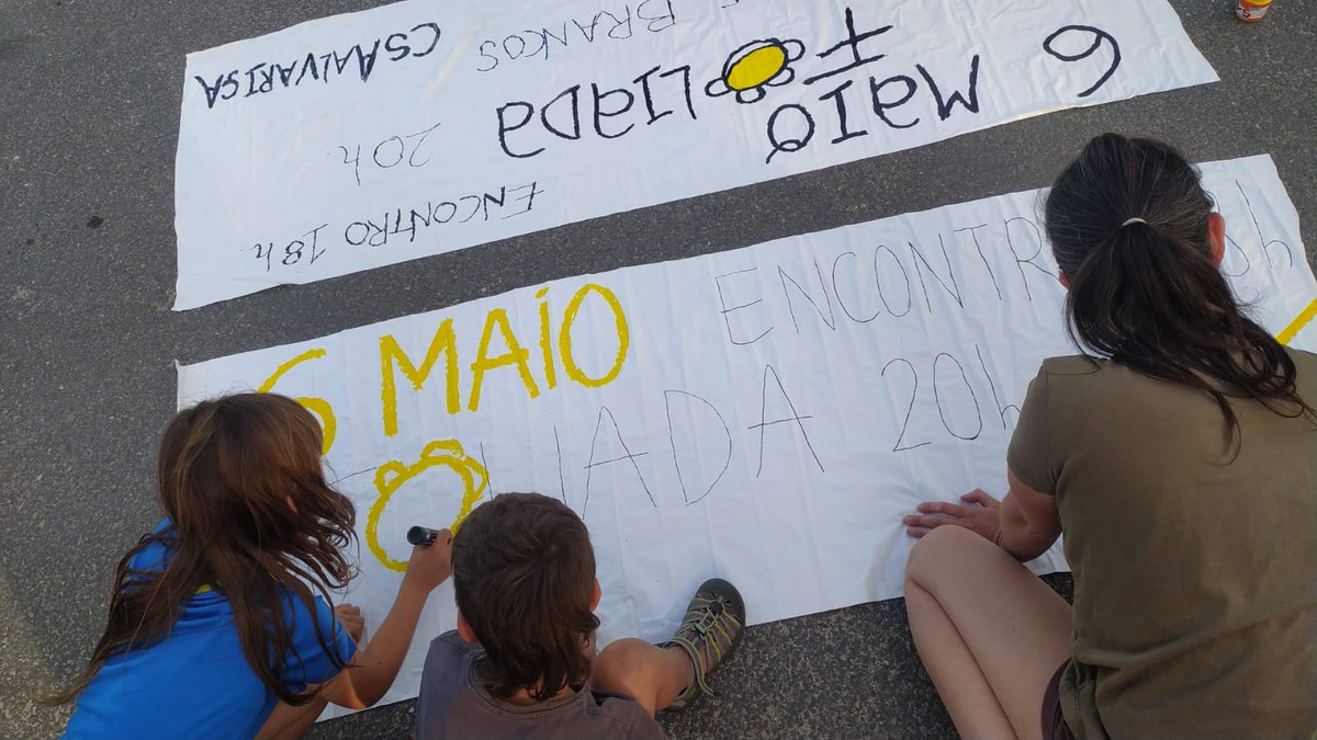 csalvariza's tweet photo. Onte tivemos xornada de traballo para actividade deste 6 de maio, as socias máis pequenas foron as máis creativas! #6maio #foliada #encontro https://t.co/TCyt6qHkQh