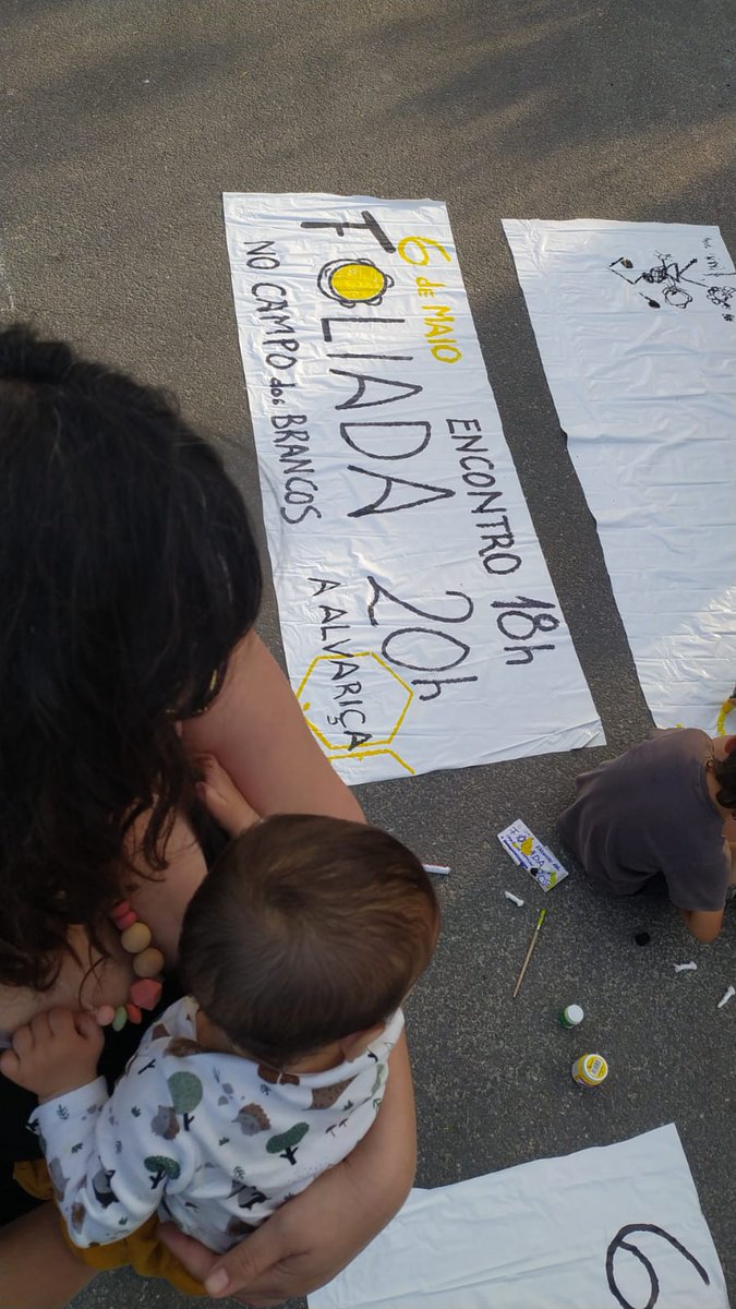csalvariza's tweet photo. Onte tivemos xornada de traballo para actividade deste 6 de maio, as socias máis pequenas foron as máis creativas! #6maio #foliada #encontro https://t.co/TCyt6qHkQh