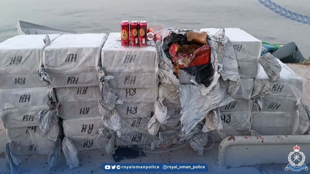 تمكنت زوارق شرطة خفر السواحل بقيادة شرطة محافظة مسندم من ضبط قارب على متنه ثلاثة مُهربين من جنسية آسيوية وبحوزتهم أكثر من (1200) علبة من المواد الكحولية، وتستكمل الإجراءات القانونية بحقهم.
#شرطة_عمان_السلطانية