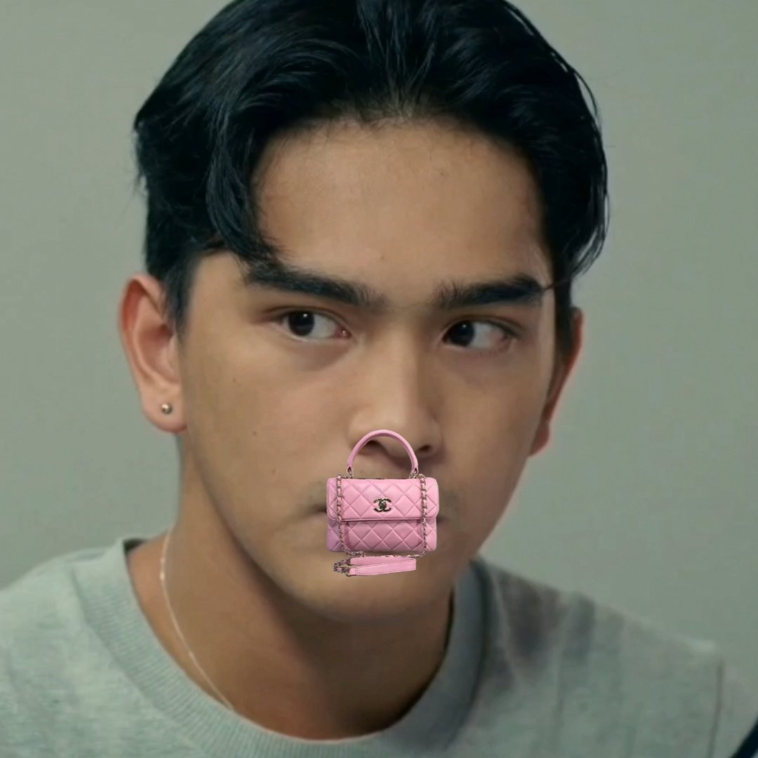 strugglesraven's tweet photo. grabe naman pala ang lips https://t.co/URzfZOR0mp