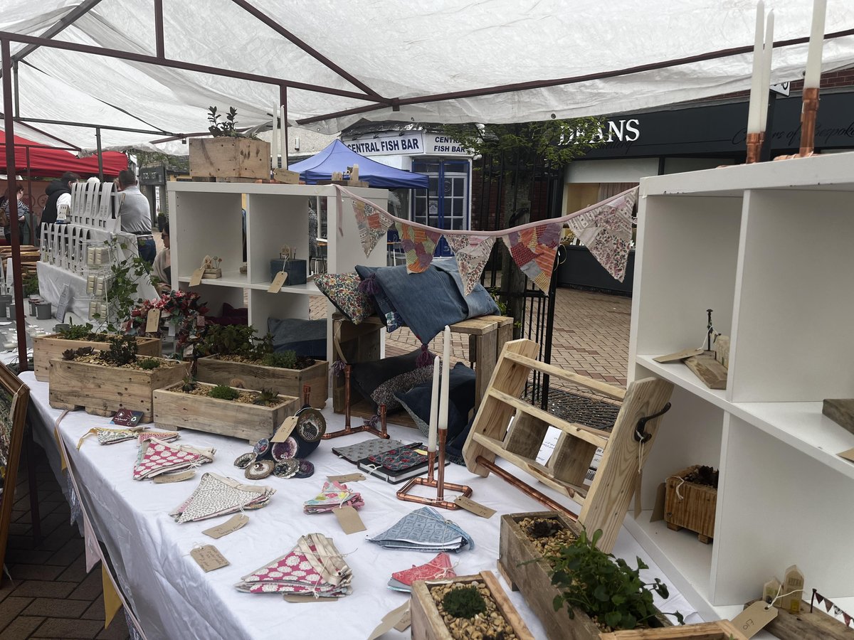 A fabulous £370 was made by the PfA shop 180by Ravenshall at Ossett Fest on Saturday! Staff and pupils all enjoyed the experience...keep a look out for their new Etsy shop coming soon....