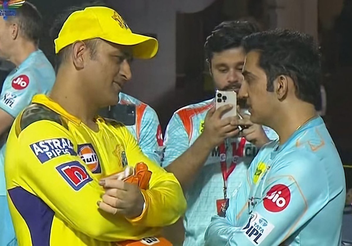 Rohitpatellll's tweet photo. @imVkohli @RCBTweets Anban to iski bhi bahot thi. But Bro Gauti Never Make voice up to him.

This is called respect  which Dhoni has earned  in his career. https://t.co/LEaVrGhsqc