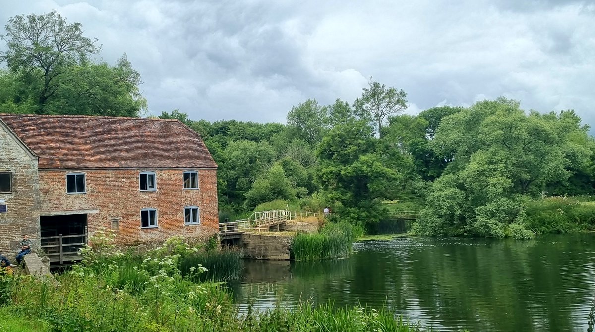 BlackmorePrint's tweet image. 📷 This month's photo, from our carbon balanced 2023 printed desk calendar, has been taken of Sturminster Newton Mill in #Dorset by Simon West, Commercial Director at Blackmore. 

Request our free calendar here: bit.ly/3AjxvVl 

#BlackmoreCalendarPhotos #carbonbalanced
