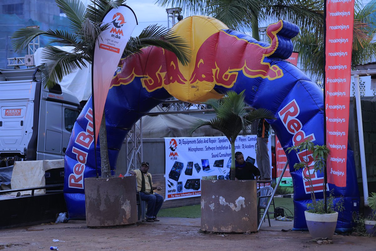 RealDeejays's tweet photo. Huge shoutout to RedBull for believing in the Real Scratch Battle Championship. Your support meant the world to us. Check out some shots of the epic branding you brought to the event. Looking forward to many more great things together! #RedBullUganda #RealScratchBattles https://t.co/cwGdPDFLLC