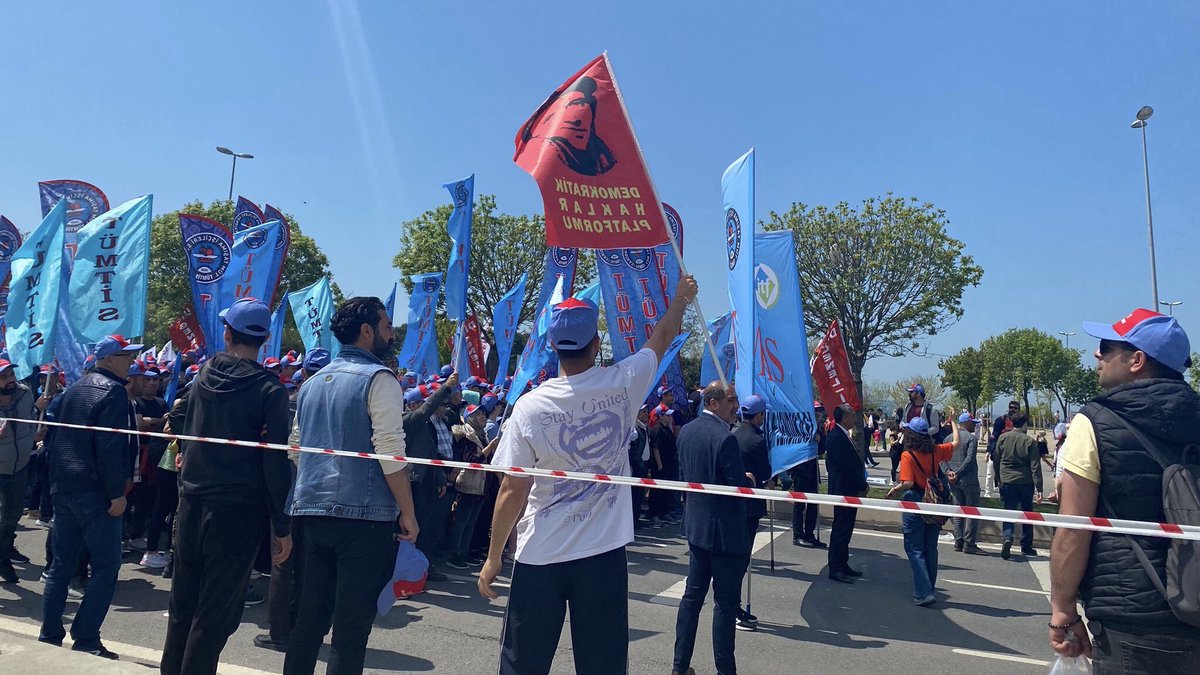 birlik_yeni's tweet photo. Yaşasın 1 Mayıs!
Yaşasın Sınıf Dayanışması! https://t.co/goZDxIlU4t