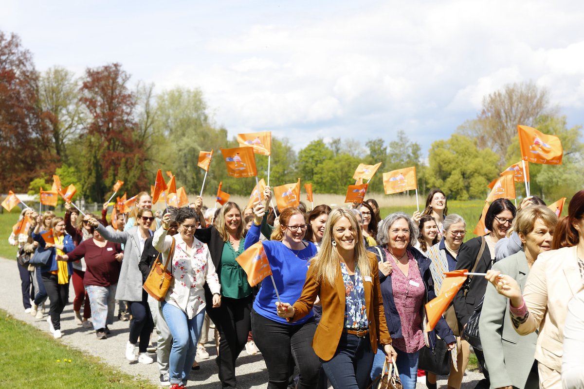 Save the Date 📌 11. Juni 2023, Schweizer Frauenlauf in Bern mit allen Kandidatinnen zusammen mit den Mitte-Frauen #Frauenlaufinsbundeshaus #CoursedesFemmesauPalaisFedreal #frauenlaufbern @frauenlaufbern
Anmeldung ➡️ db.die-mitte.ch/de/groups/5182… 
#DieMittestärken #RenforcerLeCentre