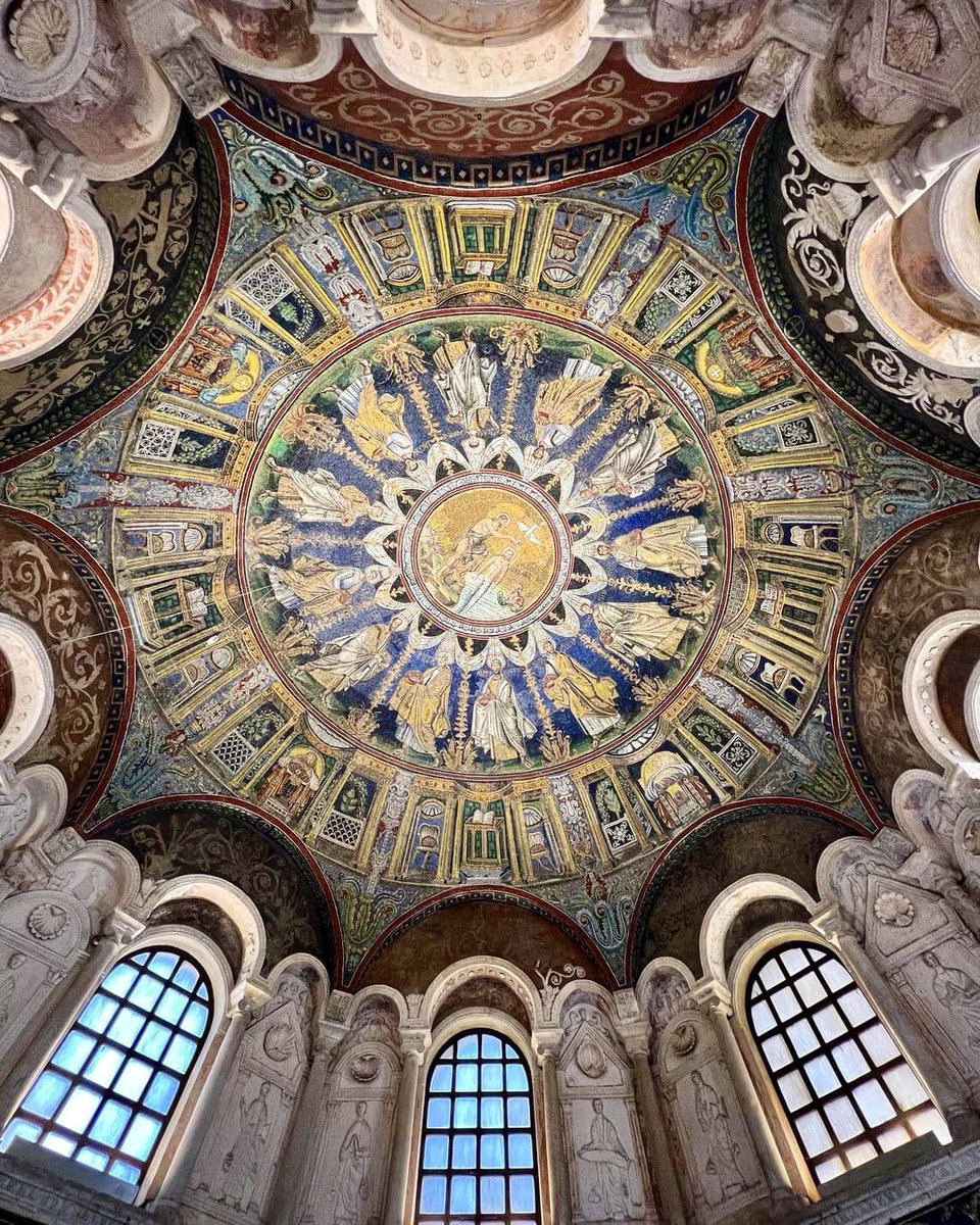 RavennaTourism's tweet image. La magia delle decorazioni interne del Battistero Neoniano di #Ravenna
Ph. martyghiri | #myRavenna #ravennamosaici #inEmiliaRomagna
