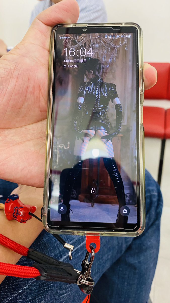 先日のきゃらぱで私の写真を待ち受けにしてくださっているときいて、嬉しくて思わずお写真を撮らせて貰いました…💗 https://t.co/kcm4UcUQS4