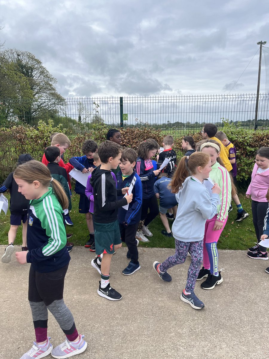 brureens's tweet image. Getting off to an #activestart to the week using our @ActiveFlag #activewalkway for some #orienteering activities in rang a dó and trí