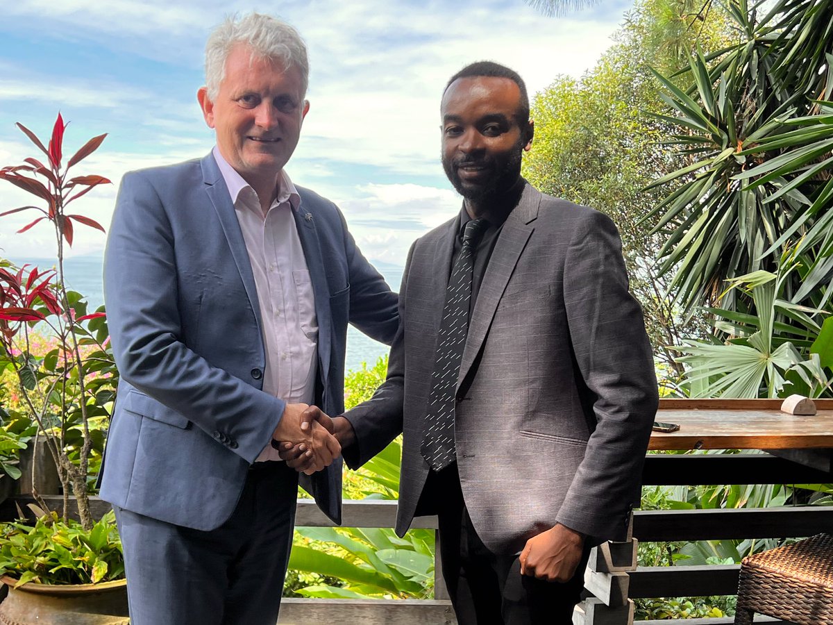 Jmchataigner's tweet photo. Entretien ce matin à #Goma avec Veridique Musambaghani, coordonnateur du groupe Utalii Kwetu asbl et discussion sur la poursuite de leurs projets d’éducation et sensibilisation environnementale dans le contexte de crise sécuritaire que connaît le Nord Kivu #résilience https://t.co/KRnflYbOtu