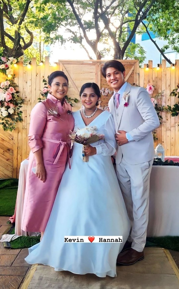arcelo_ian's tweet photo. Congratulations po sa kasal nina Kevin at Hannah noong nakaraang weekend. Swerteng naka-spotted si dating Pangalawang Pangulong @lenirobredo sa naturang event. I wishing Kevin and Hannah a good wisdom and knowledge to make their happy wedding, happy life in the years to come. https://t.co/TYRkosdXs6