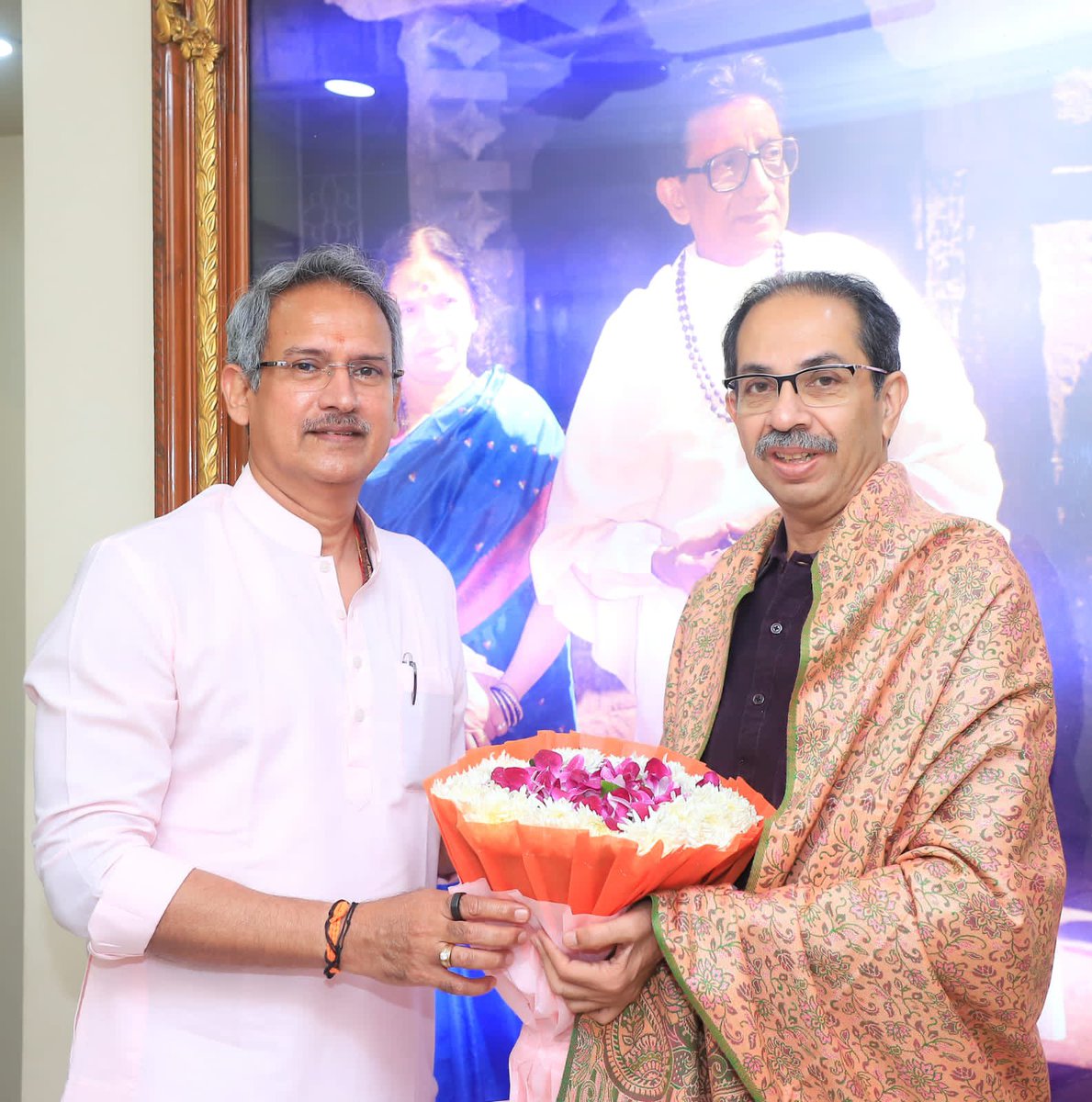 शिवसेना (उद्धव बाळासाहेब ठाकरे) सचिव, खासदार अनिल देसाई यांना आज पक्षप्रमुख उद्धवसाहेब ठाकरे यांनी वाढदिवसाच्या शुभेच्छा दिल्या.