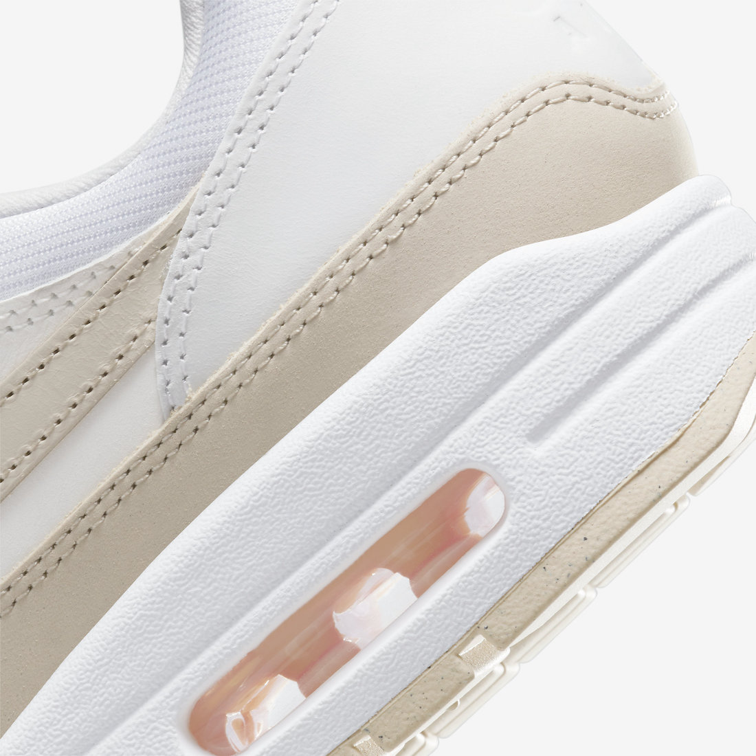 sneakeragenda's tweet photo. De 'Sanddrift' colorway voor de Air Max 1 is ingeladen in de SNKRS App.

» Nike Air Max 1 (WMNS) – ‘Sanddrift’ (FB5060-100 )
🔗 https://t.co/gvsebNt7ko 

#sneakerheads #airmax1 #sanddrift #snkrsapp #snkrs https://t.co/uRHjCZ5Nwi