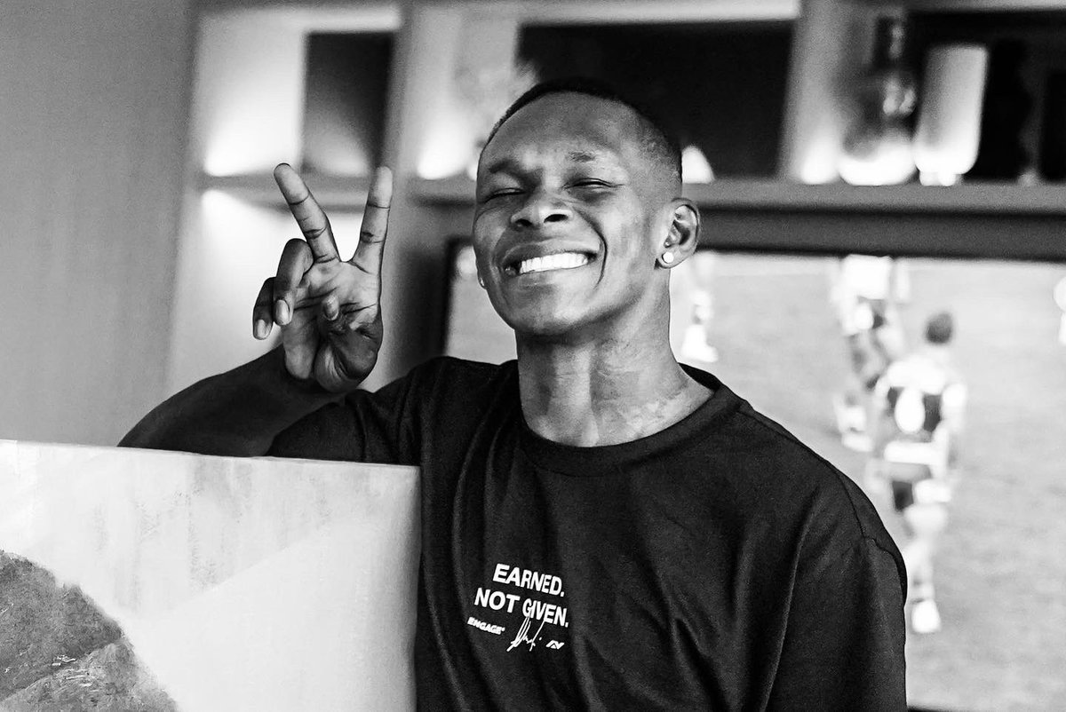 stylebender's tweet photo. “Art imitates life” - 🎭✨
The time and effort it takes to create a masterpiece as this from the imagination is always amazing to me. The pics don’t do the work of @paink_artist justice, seeing his work irl is an experience with a new easteregg to discover. Bless freedom of expression, bless the imagination! 🎨 #rocklee #anime