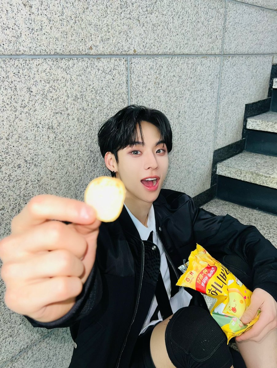 JaewonFrance's tweet photo. 🌀 | TWITTER | 02.05.2023

Vous en voulez un ?🍯🐝

#TEMPEST #JAEWON #SONGJAEWON #송재원 #탬페스트 #TPST
~~~~~~~
Cr :  @TPST_twt https://t.co/vcUDxUMBXx
