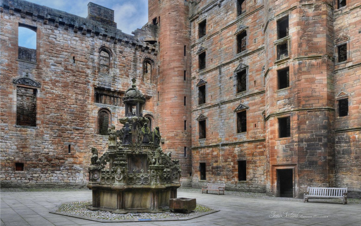 CJMorrison65's tweet image. Linlithgow Palace, Courtyard and Fountain, West Lothian.

#scotland #history #linlithgowpalace #linlithgow