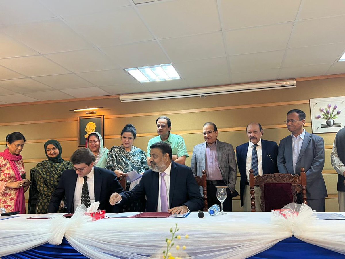 SikanderBalouch's tweet photo. MoU signing ceremony held between University of Karachi and Italian University, Attended by Barrister @murtazawahab1 Law Adviser of #SindhGovt as a special guest along with 
Italian Consul General @danilogiurdanel 
VC Karachi University and faculty members were also present. https://t.co/TPPh7PV6WG
