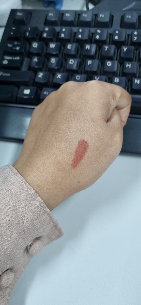 chy_ekhy's tweet photo. @ayrinmingky @ohmybeautybank Kalo di aku lebih ke nude peach sih mba https://t.co/Gb4UuzU6yl