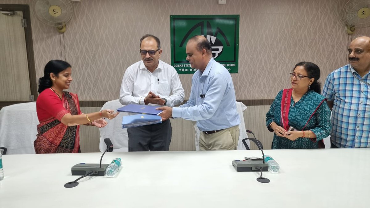 Coop_Odisha's tweet photo. In the presence of Principal Secretary, Cooperation and Senior officials of ICRISAT- ABI, today MOA is signed between OSAM Board, Cooperation Department and ICRISAT- ABI for a robust Agri-Marketing Network involving all stakeholders for promotion of fruits and vegetable marketing https://t.co/tLauJ3HvlW